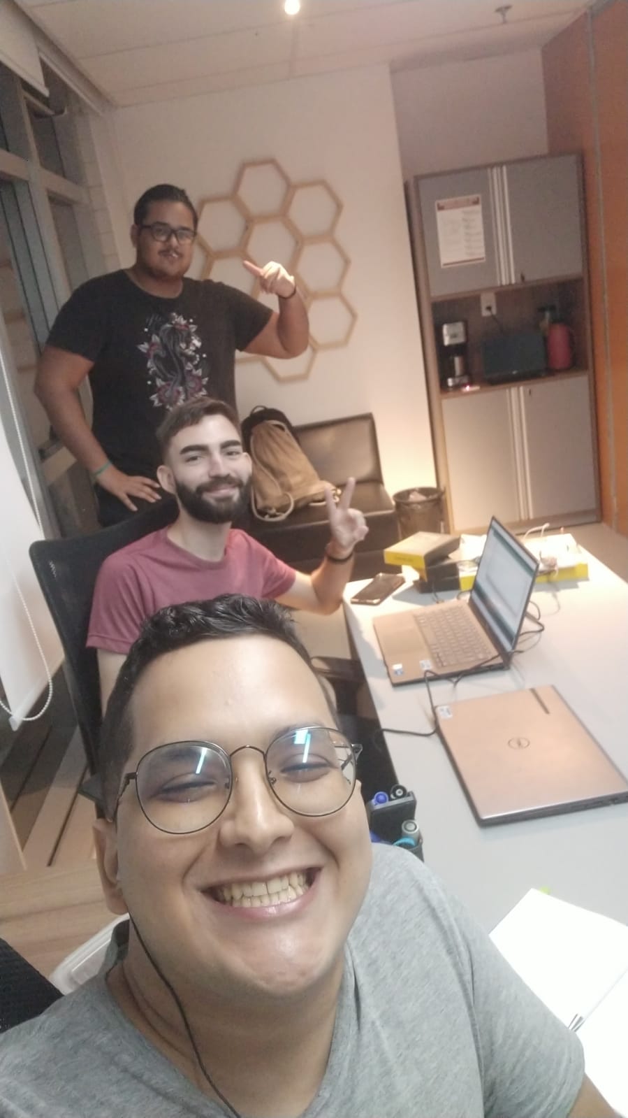 Grupo trabalhando